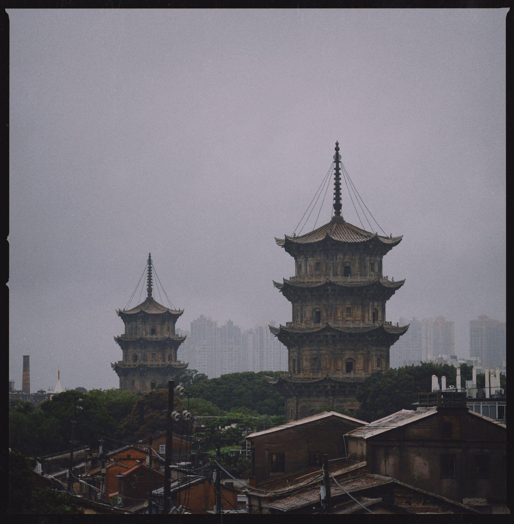 东西二塔全景